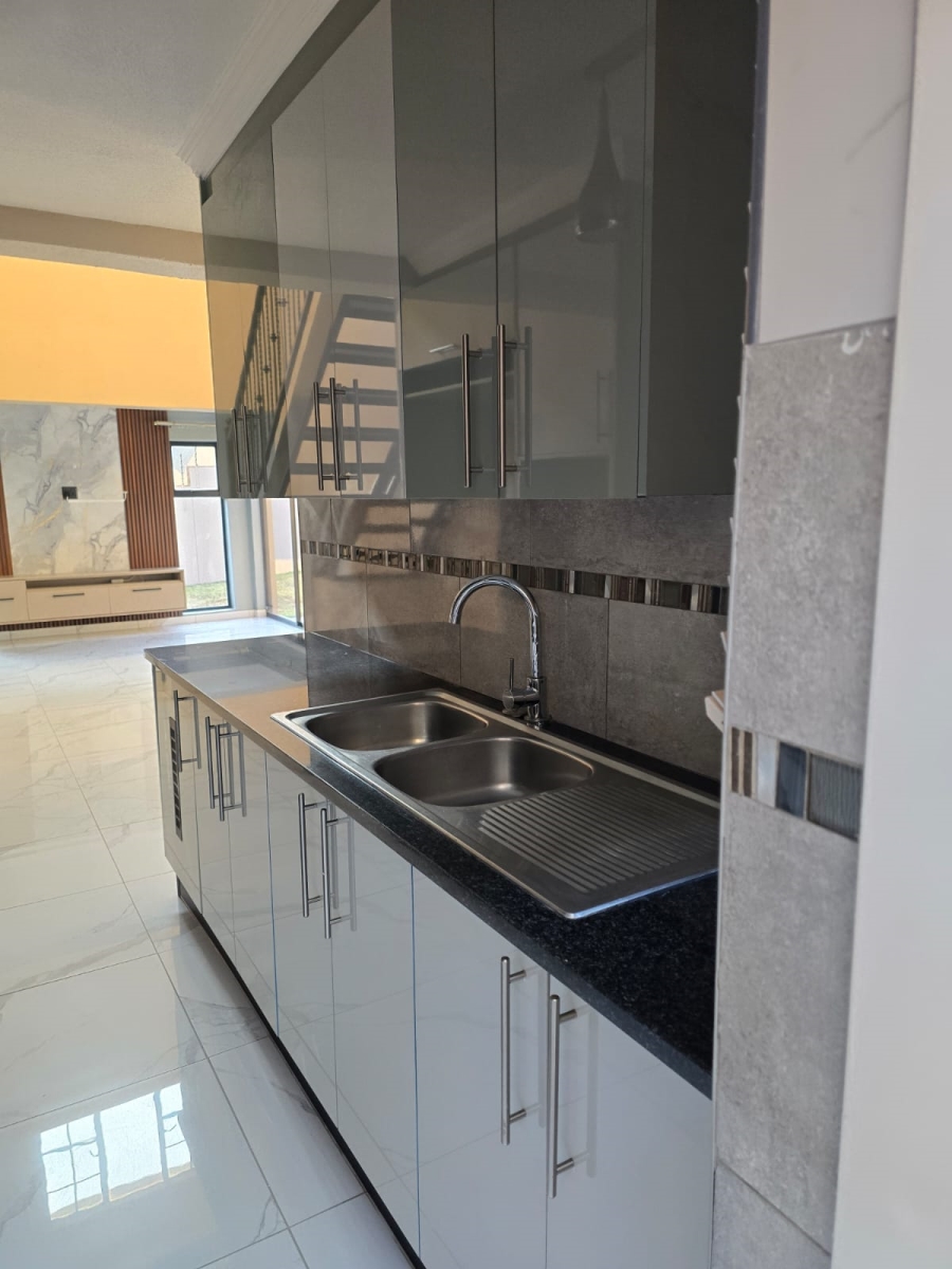 To Let 3 Bedroom Property for Rent in Cashan North West